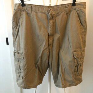 WRANGLER MEN’S KHAKI CARGO SHORTS SIZE 38